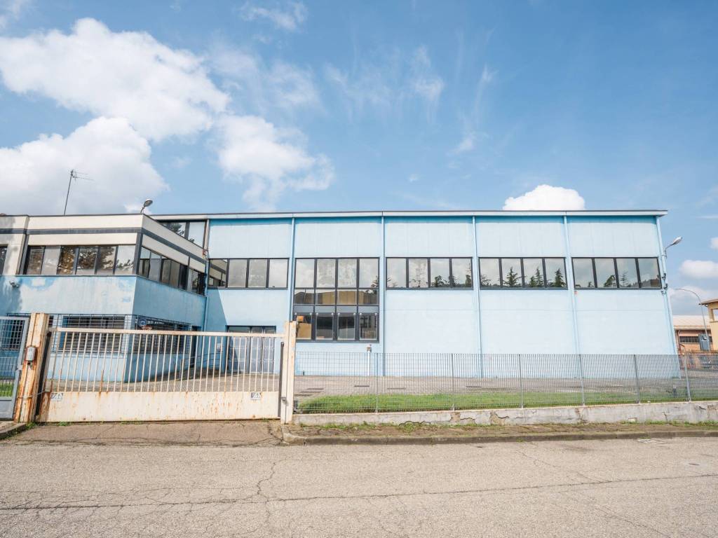 locale commerciale in affitto a Pianoro in zona Pian di Macina