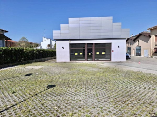locale commerciale in affitto a Pieve di Cento