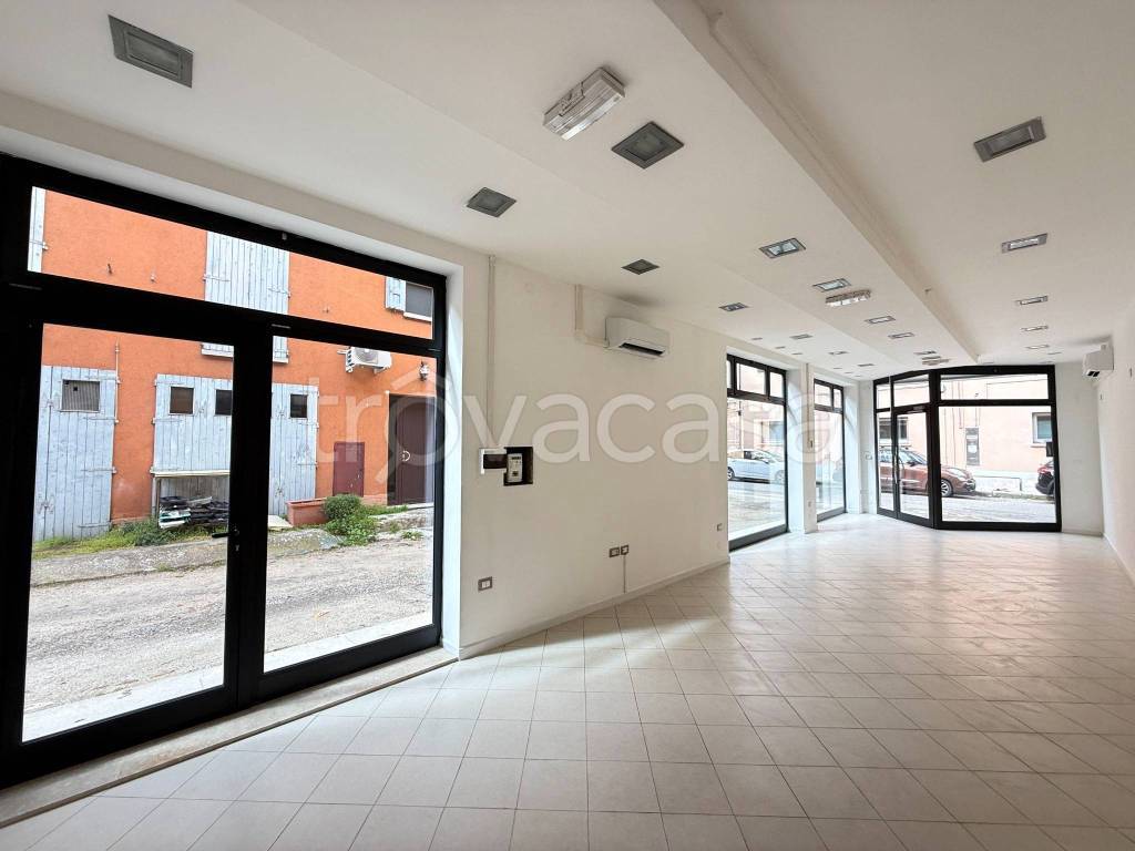 negozio in affitto a San Giorgio di Piano