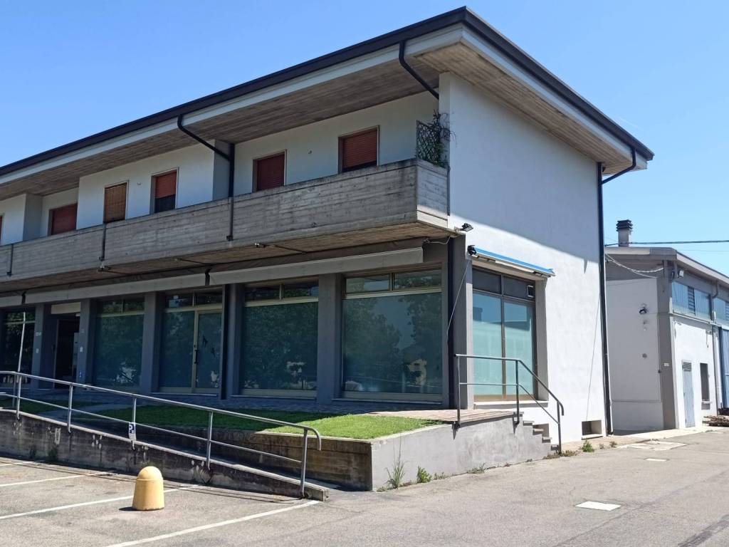 negozio in affitto a San Giovanni in Persiceto in zona Decima