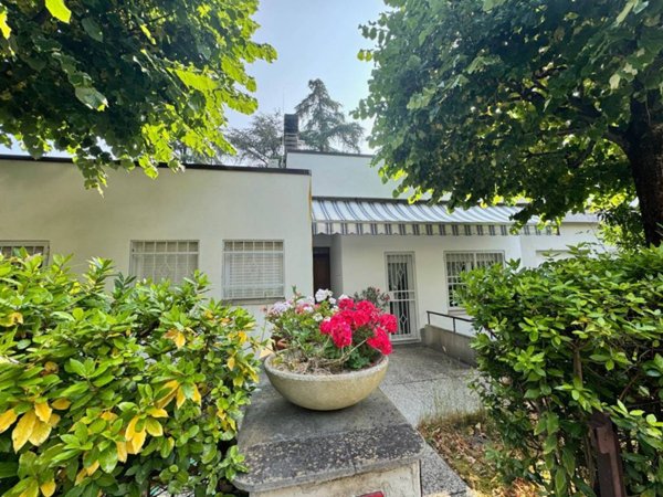 casa indipendente a San Lazzaro di Savena in zona Martiri di Pizzocalvo
