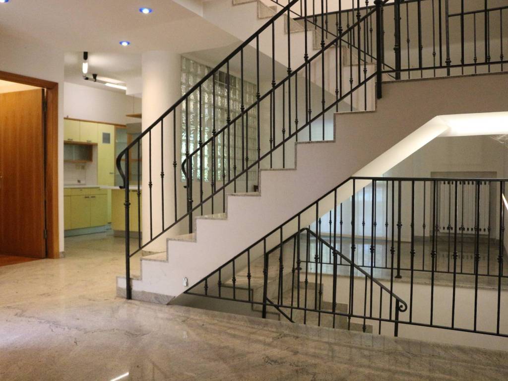 casa indipendente a San Lazzaro di Savena in zona Martiri di Pizzocalvo