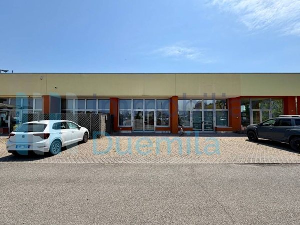 negozio in affitto a Sant'Agata Bolognese