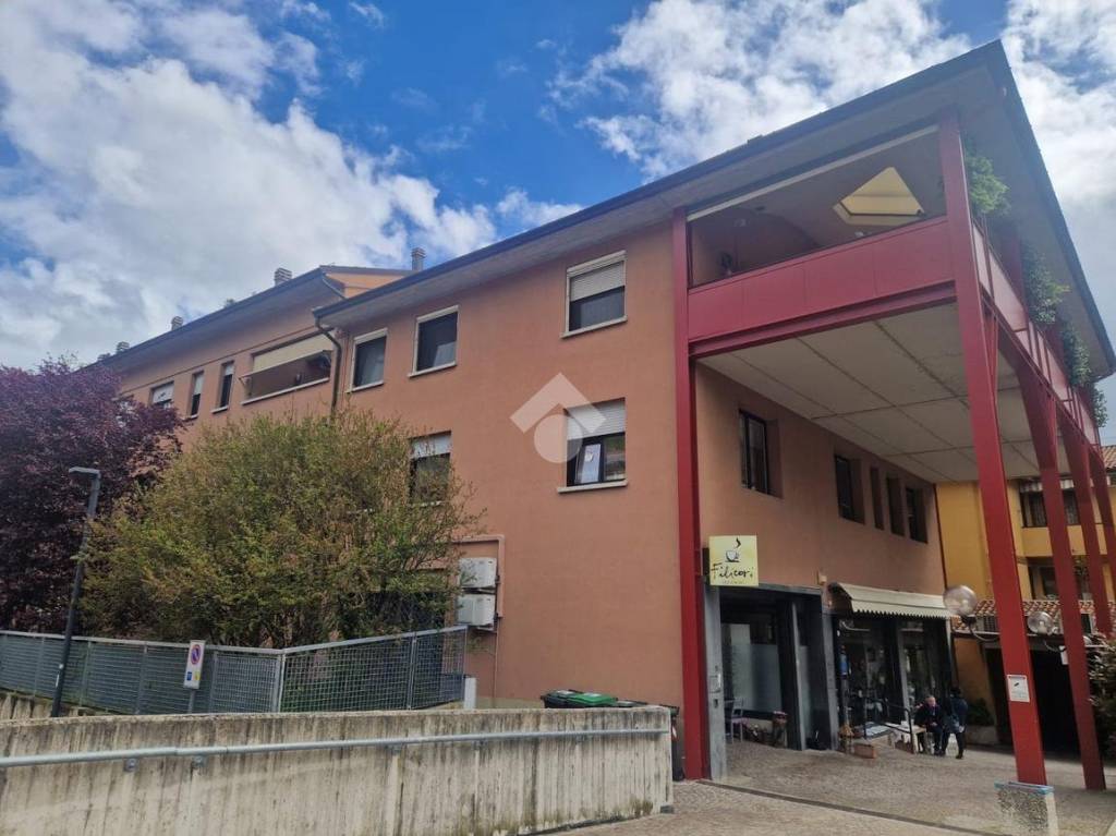 negozio in affitto a Sasso Marconi