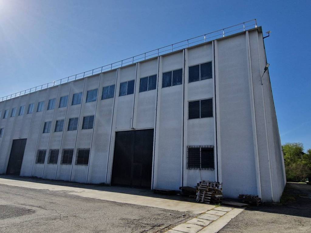 locale commerciale in affitto a Valsamoggia in zona Crespellano