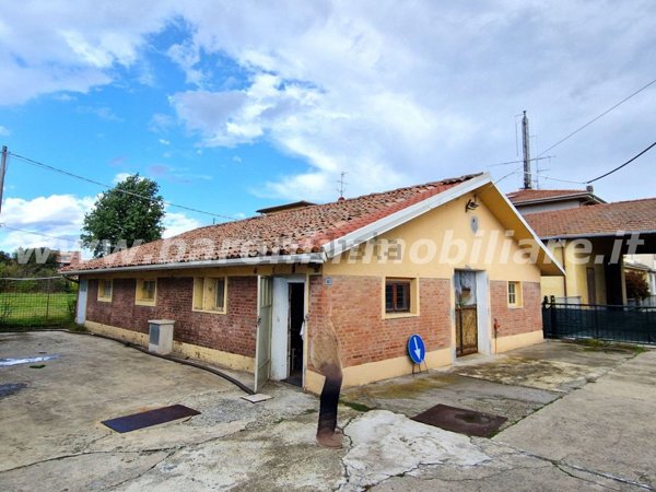 locale commerciale in affitto a Valsamoggia in zona Calcara