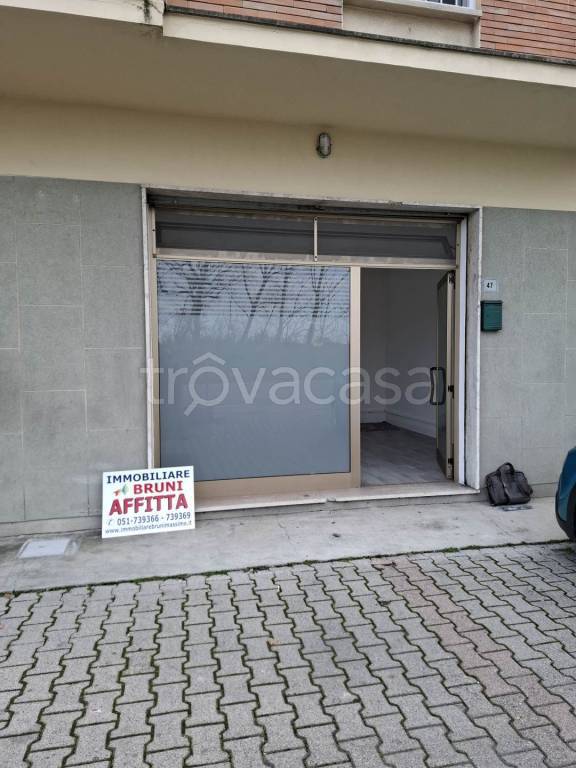 negozio in affitto a Valsamoggia in zona Samoggia