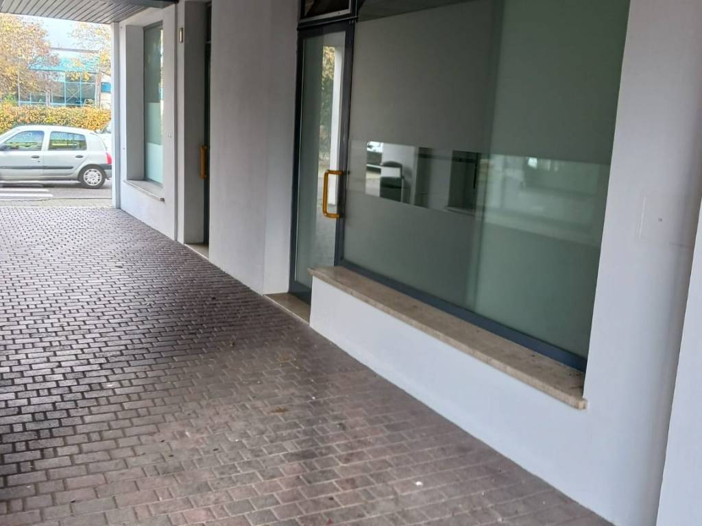 negozio in affitto ad Argenta