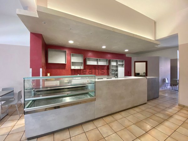 negozio in affitto ad Argenta in zona Longastrino