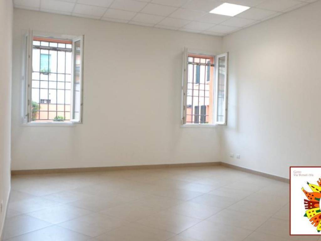 negozio in affitto a Cento