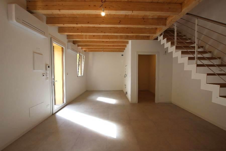 casa indipendente in affitto a Cento