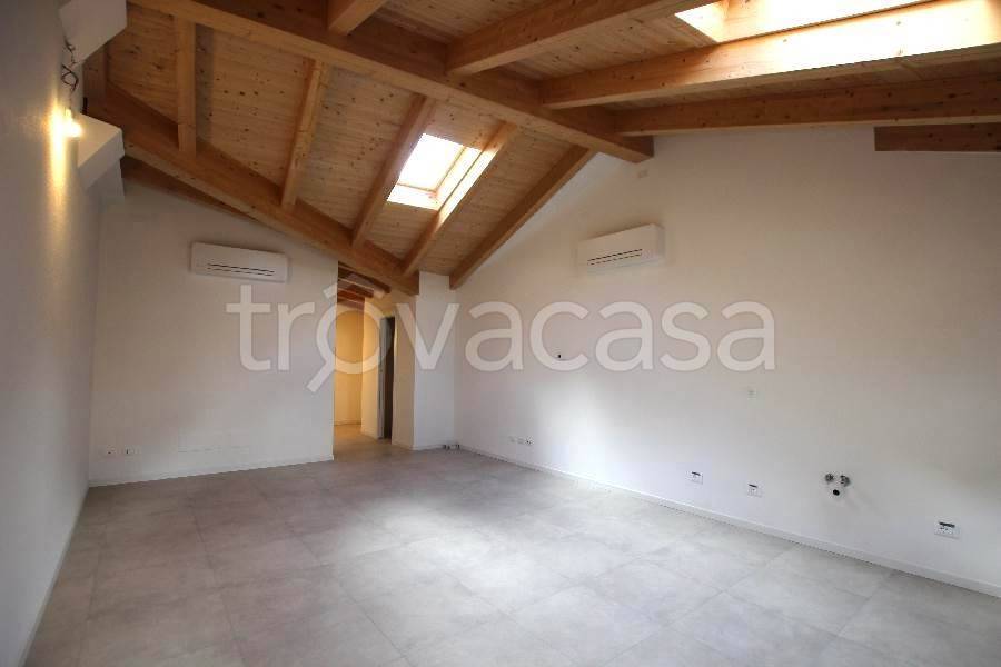 appartamento in affitto a Cento