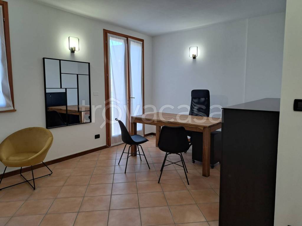 appartamento in affitto a Cento in zona Renazzo