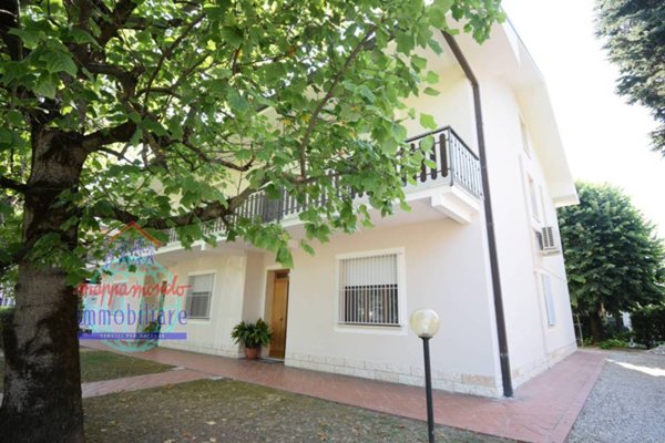 casa indipendente in affitto a Cento in zona Corporeno