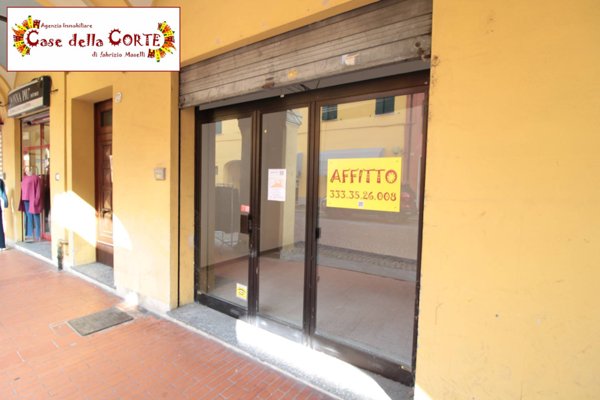 negozio in affitto a Cento