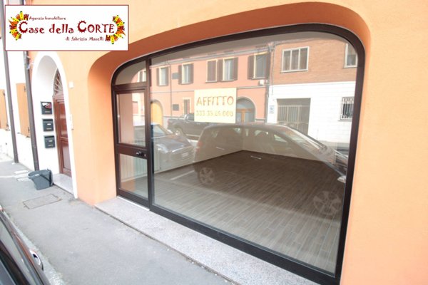 negozio in affitto a Cento