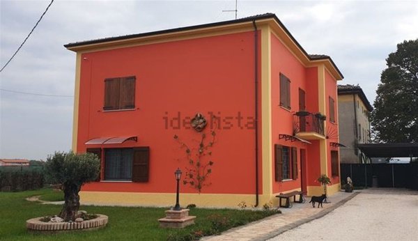 casa indipendente in affitto a Cento in zona Buonacompra