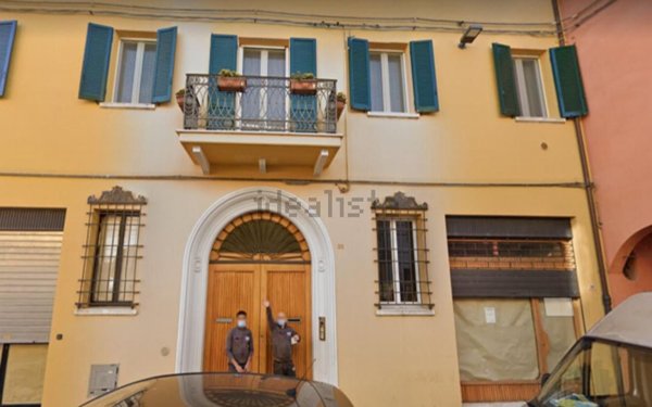 locale commerciale in affitto a Cento