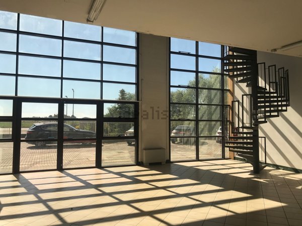 locale di sgombero in affitto a Cento