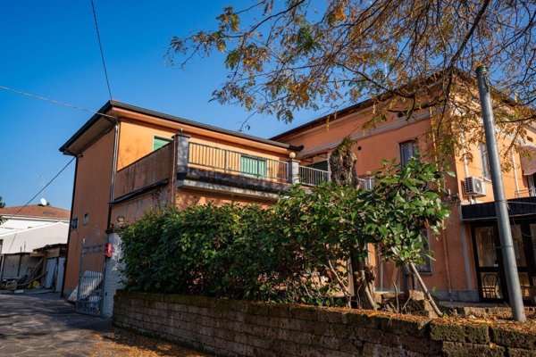 appartamento in affitto a Cento in zona Molino Albergati