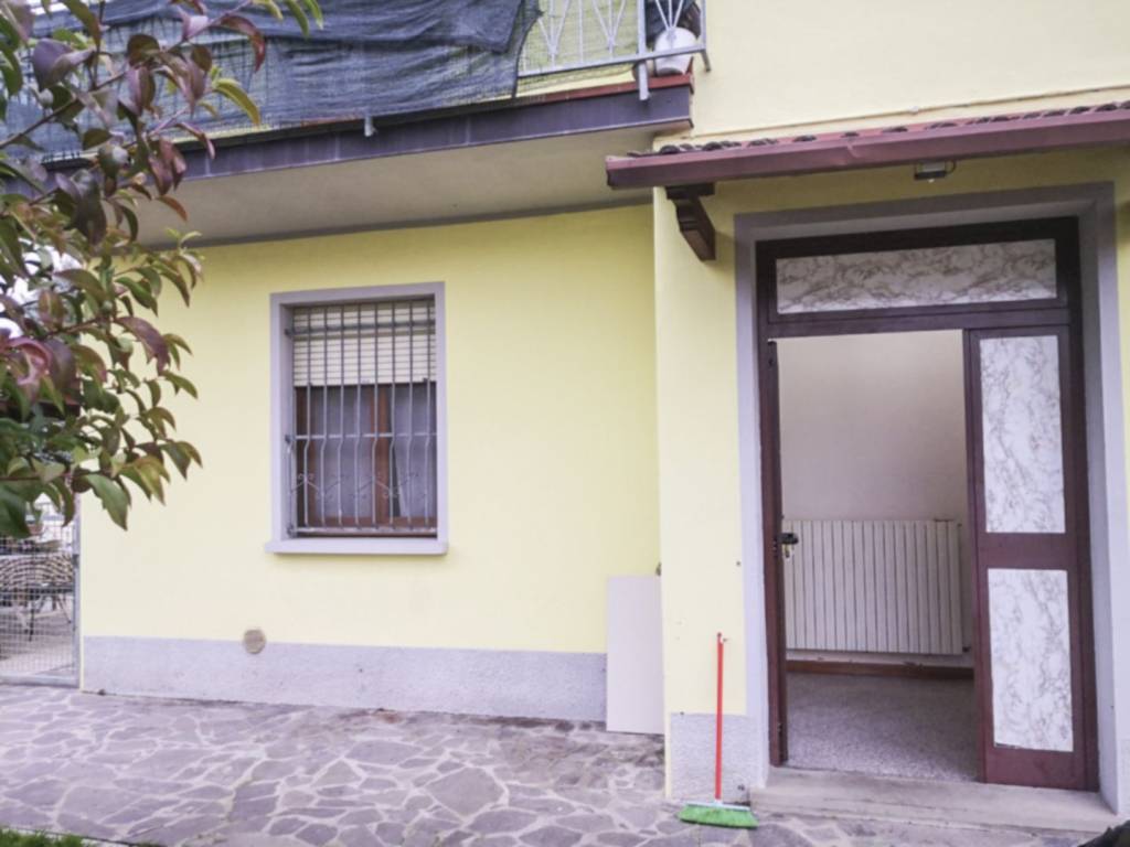 appartamento in affitto a Cento in zona Renazzo