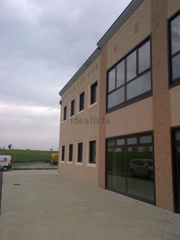 capannone in affitto a Cento