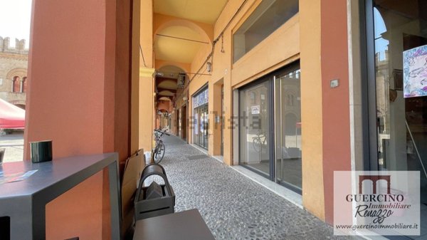 negozio in affitto a Cento