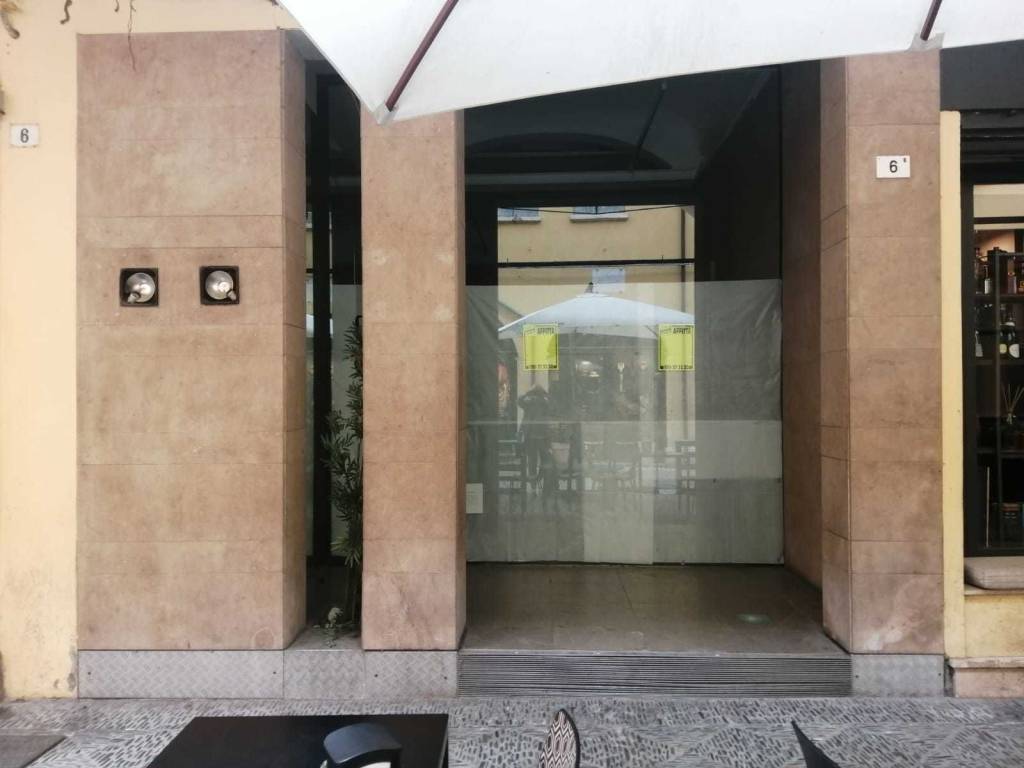 negozio in affitto a Cento