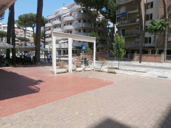 negozio in affitto a Comacchio in zona Lido degli Estensi