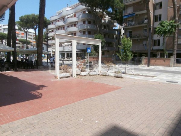 negozio in affitto a Comacchio in zona Lido degli Estensi