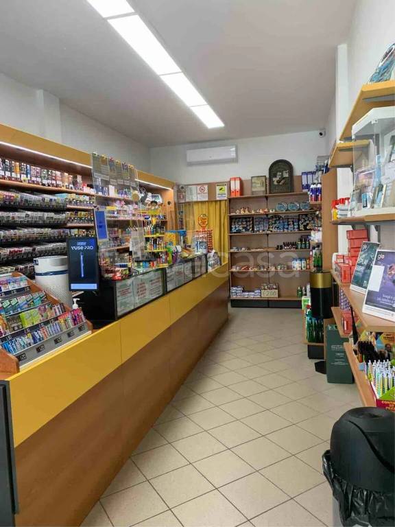 negozio in affitto a Comacchio in zona Lido degli Estensi