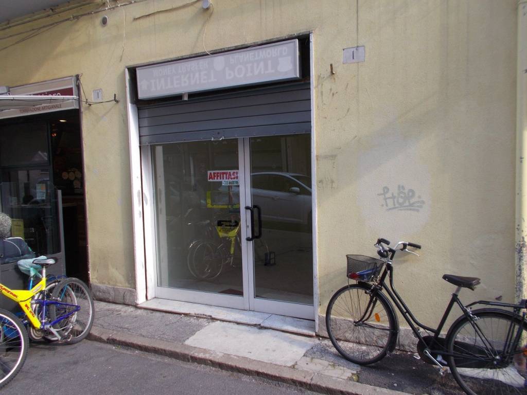 negozio in affitto a Ferrara