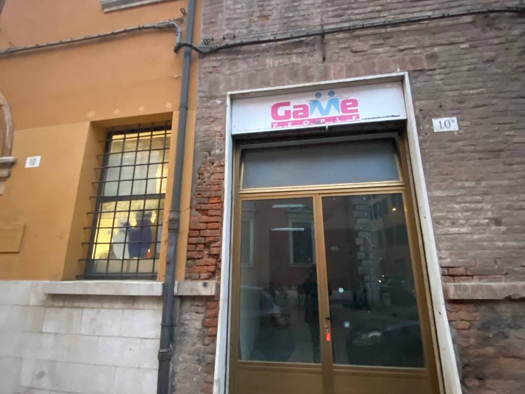 negozio in affitto a Ferrara in zona Centro Storico