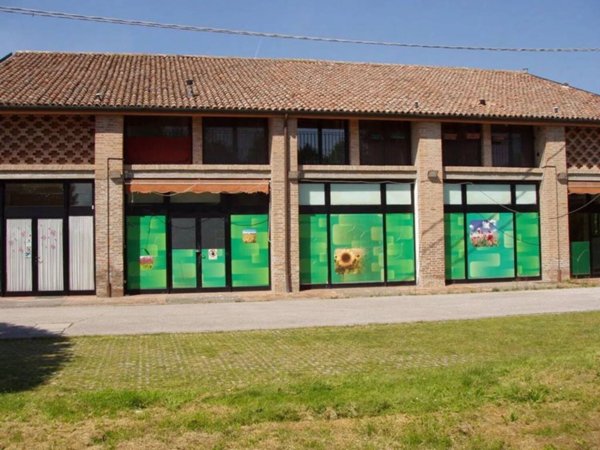negozio in affitto a Ferrara in zona Casaglia