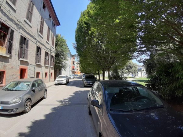 locale di sgombero in affitto a Ferrara in zona Centro Storico