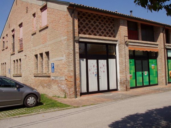 locale commerciale in affitto a Ferrara in zona Casaglia