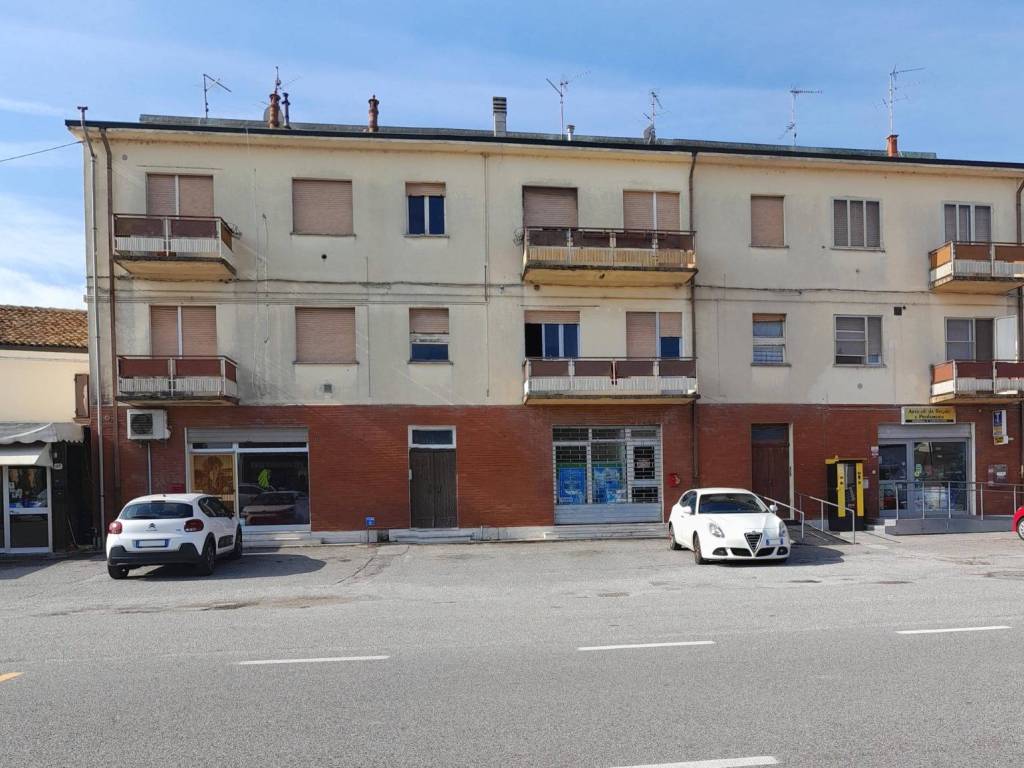 negozio in affitto a Ferrara in zona San Martino