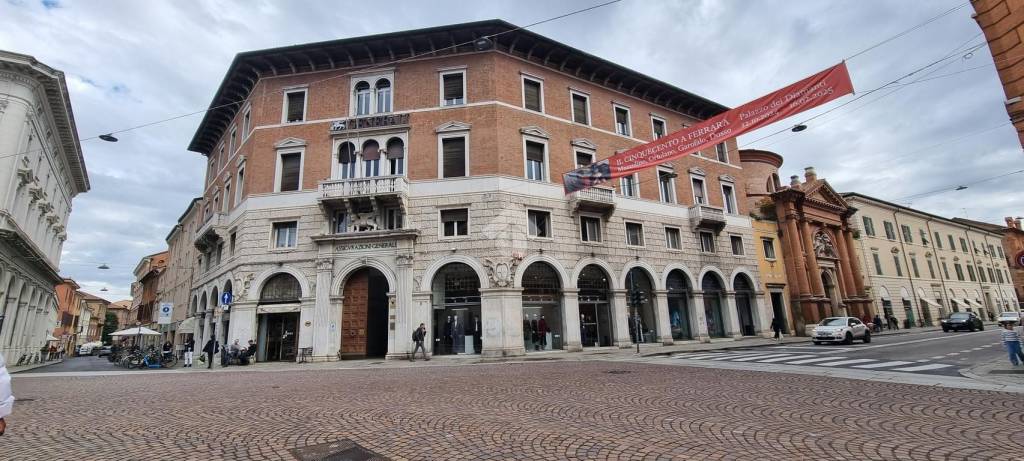 negozio in affitto a Ferrara in zona Centro Storico