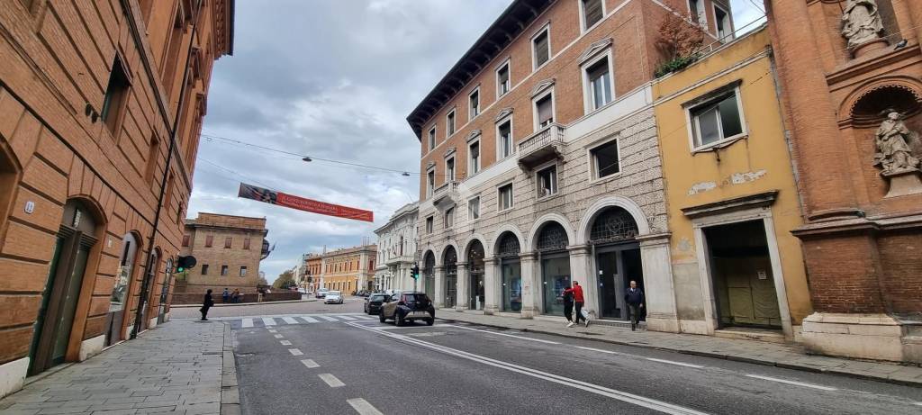 negozio in affitto a Ferrara in zona Centro Storico