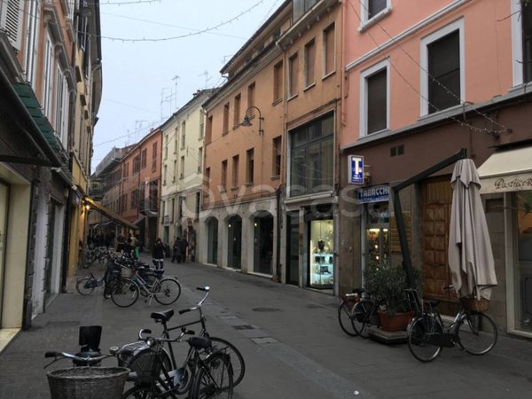 negozio in affitto a Ferrara in zona Centro Storico