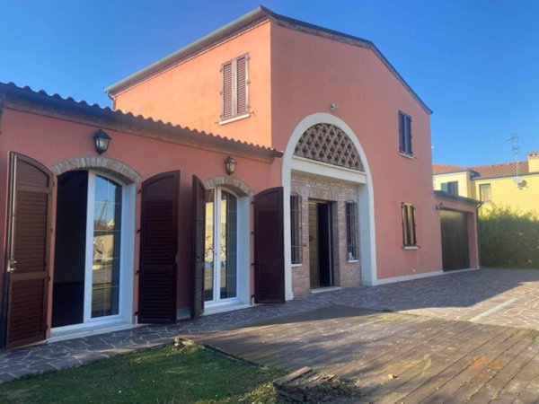 casa indipendente in affitto a Ferrara in zona Doro
