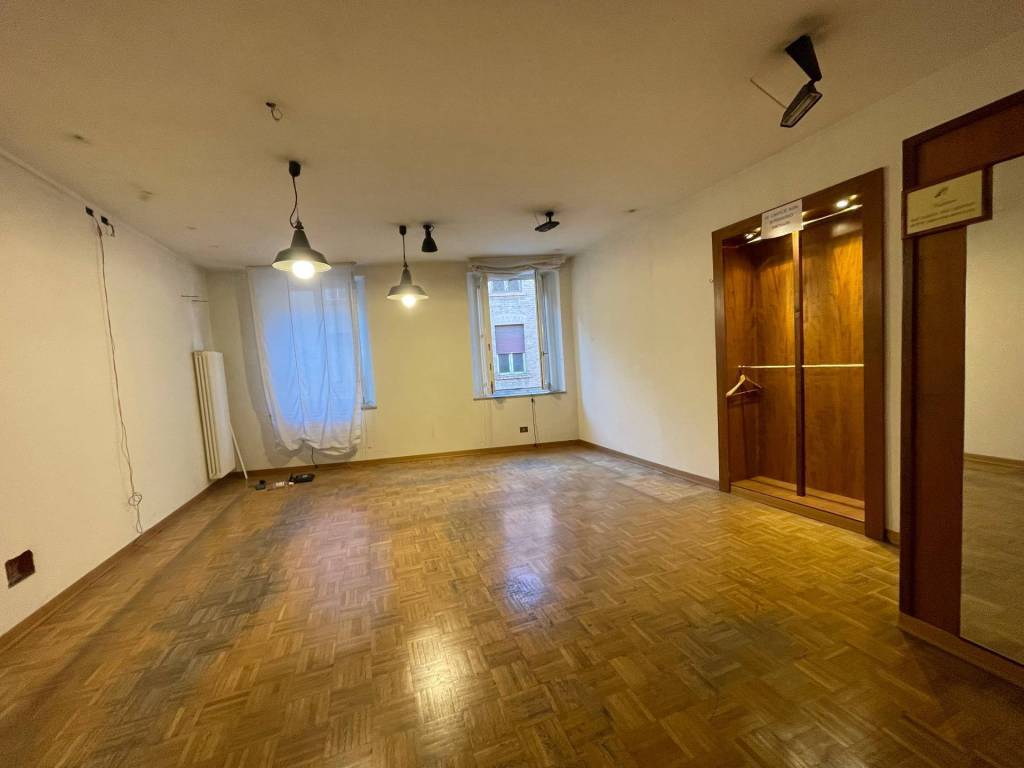 negozio in affitto a Ferrara in zona Centro Storico