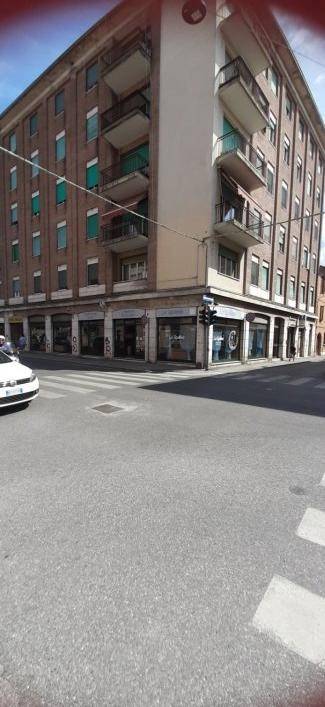 negozio in affitto a Ferrara