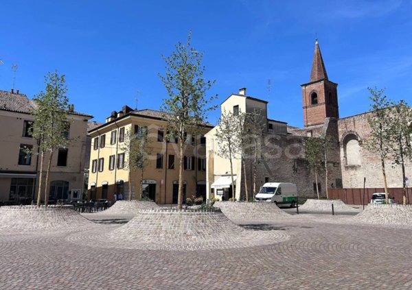 negozio in affitto a Ferrara in zona Centro Storico