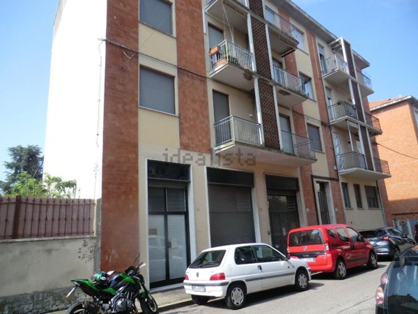 locale commerciale in affitto a Ferrara