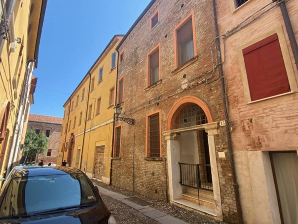 appartamento in affitto a Ferrara in zona Centro Storico
