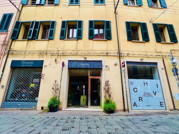 locale commerciale in affitto a Ferrara in zona Centro Storico