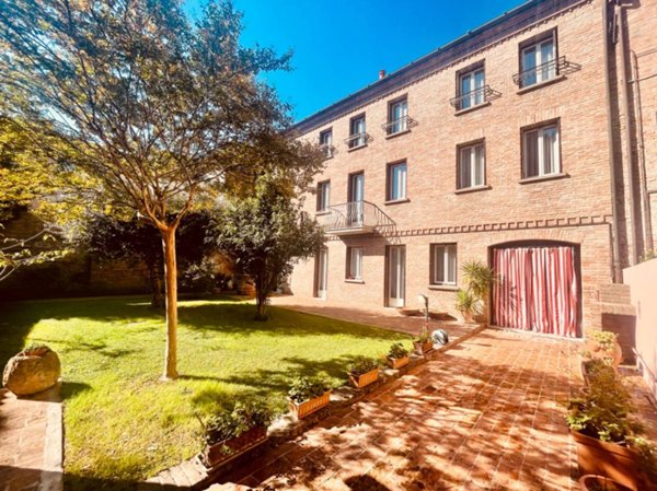 casa indipendente in affitto a Ferrara in zona Centro Storico