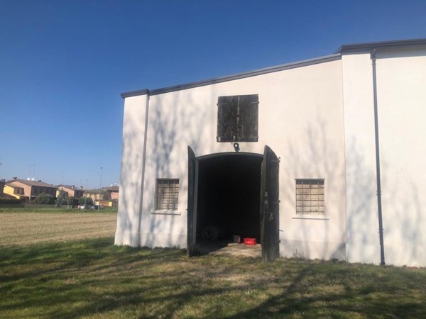 locale di sgombero in affitto a Ferrara in zona Porotto / Cassana