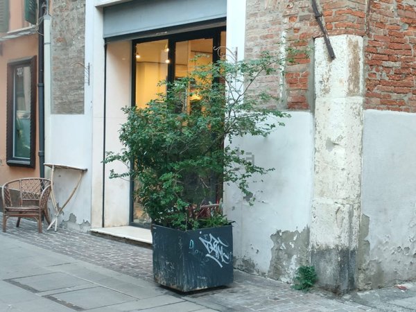 negozio in affitto a Ferrara in zona Centro Storico